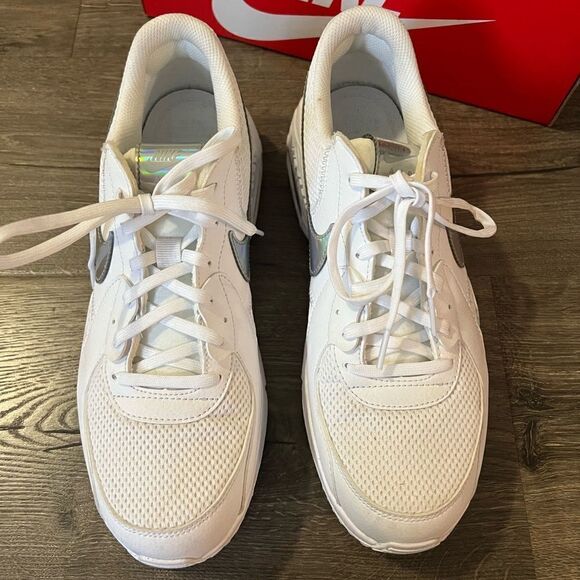 Nike Women's Air Max Excee Sneaker size 11 - Picture 2 of 5